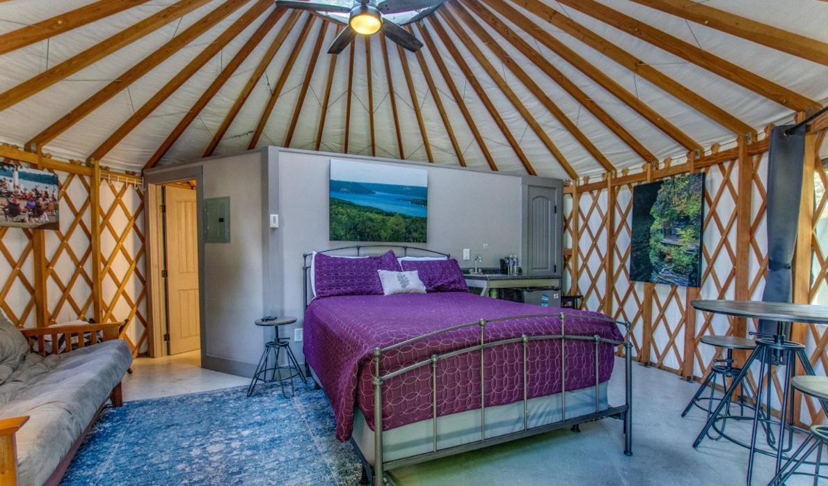 Plum Point Lodge Himrod Екстер'єр фото